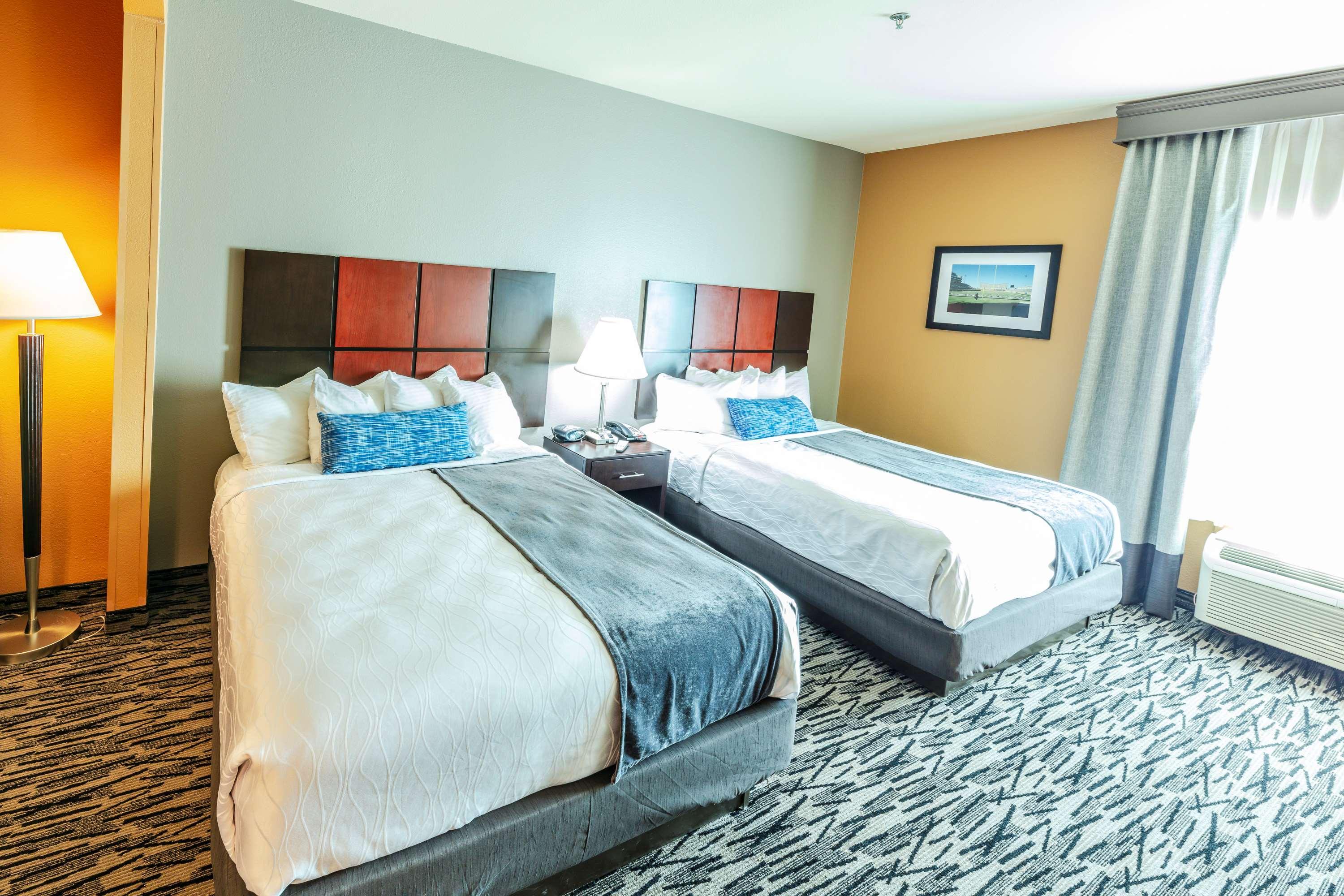 Best Western Plus Denton Inn & Suites מראה חיצוני תמונה