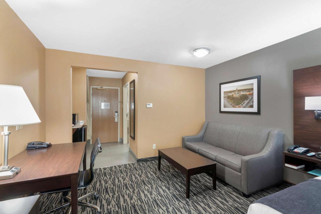 Best Western Plus Denton Inn & Suites מראה חיצוני תמונה